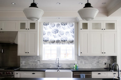 Kitchen - traditional kitchen idea in Vancouver
