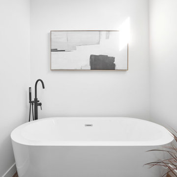 Minimalistic Contemporary Bath Remodel In Near North (Chicago, IL)