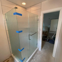 Olive, Burbank - Shower Doors