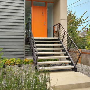 シアトルのコンテンポラリースタイルのおしゃれな家の外観 (メタルサイディング) の写真