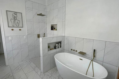 Inspiration for a bathroom remodel in Chicago