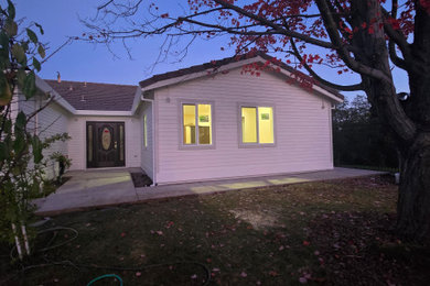 Example of an exterior home design in Sacramento