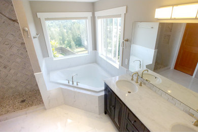 Cloudy oasis - Master Bathroom