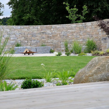 Gartenumgestaltung mit Naturstein und viel Raum