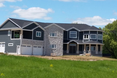 Example of an exterior home design in Cedar Rapids