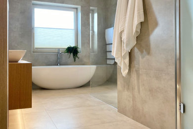 カーディフにあるコンテンポラリースタイルのおしゃれな浴室の写真