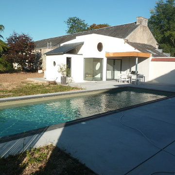 Piscine "couloir de nage", son pool-house et sa terrasse