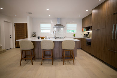 Inspiration for a kitchen remodel in Los Angeles with an island
