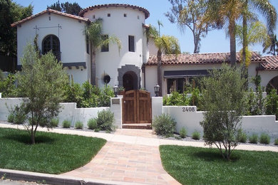 Inspiration for a contemporary landscaping in Los Angeles.