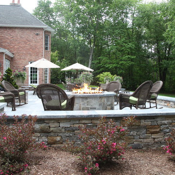 LAKESIDE LIVING