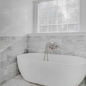 Free Standing Tub With Natural Light