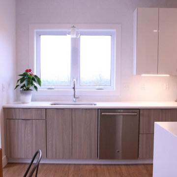 Bright Modern Kitchen