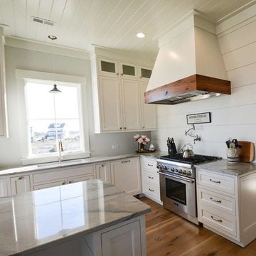 Sea Pearl Quartzite Complimenting this Sound Side Home
