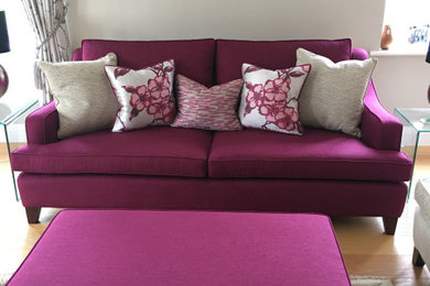 Example of a trendy living room design in Hampshire