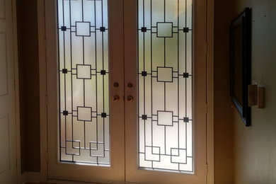 Entryway - transitional entryway idea in Toronto