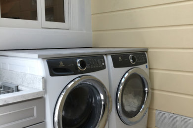 Laundry room - country laundry room idea in San Francisco