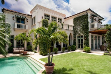 Example of an exterior home design in Miami
