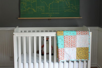 シアトルにあるラグジュアリーなトラディショナルスタイルのおしゃれな赤ちゃん部屋 (男女兼用) の写真