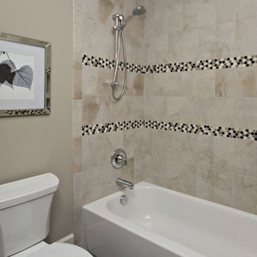 Bath tub with circle accent tiles