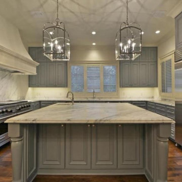 Large Beautiful Transitional Kitchen