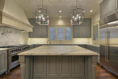 Transitional kitchen photo in Austin