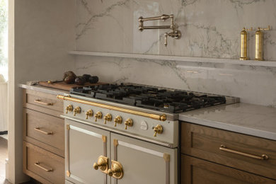 Kitchen - transitional kitchen idea in Orlando