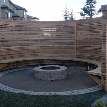 Curved Privacy Screen
