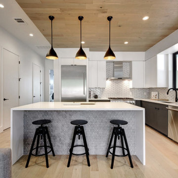 Travis Heights Bright & Clean Modern Single Family: Kitchen