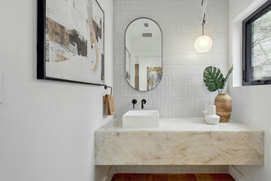 Example of a bathroom design in Austin