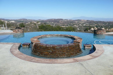 Pool - mid-sized traditional backyard concrete and round pool idea in Los Angeles
