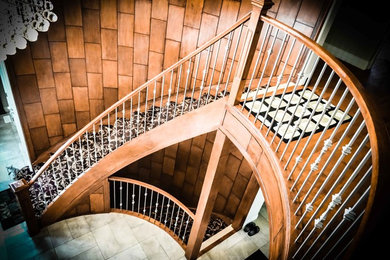 エドモントンにあるコンテンポラリースタイルのおしゃれな階段の写真