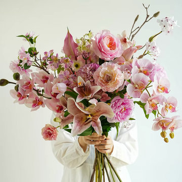 Modern Faux Floral Decor: Outdoor Spaces & Interior Nook Styling