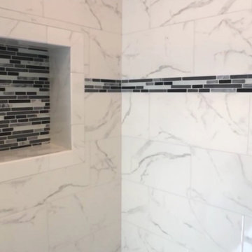 Tile design with accent border
