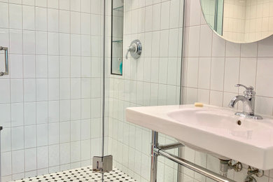 Elegant bathroom photo in Toronto