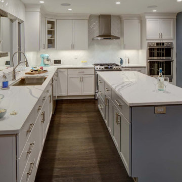 Guest-ready kitchen, lounge & bar