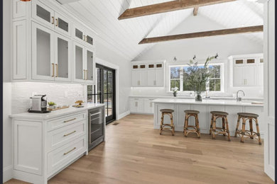 Example of a farmhouse home bar design
