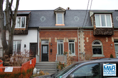 Small ornate home design photo in Toronto