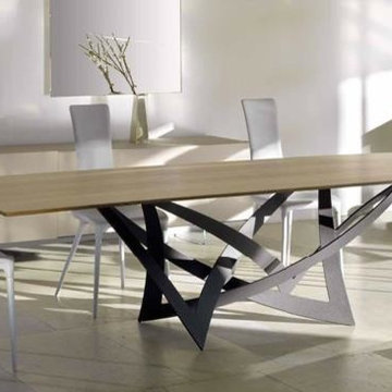 Infinito Dining Table