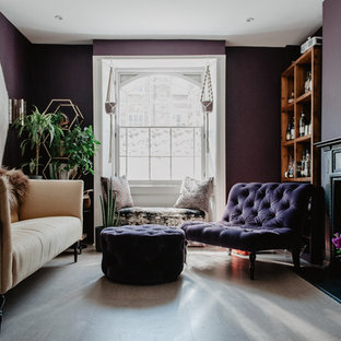 Idéer för att renovera ett mellanstort funkis allrum med öppen planlösning, med lila väggar, korkgolv, en standard öppen spis, en spiselkrans i trä och grått golv