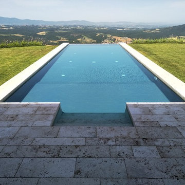 Villa Umbra - Piscina e pavimenti in travertino bocciardato