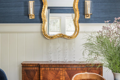 Example of a classic dining room design in Charleston