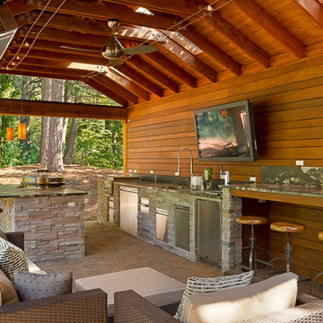 DELUXE OUTDOOR KITCHEN