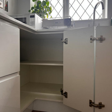 The Groby Kitchen - Goscote MTM Europe J Pull in White Gloss