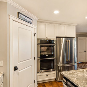 Cozy Two-Toned Kitchen