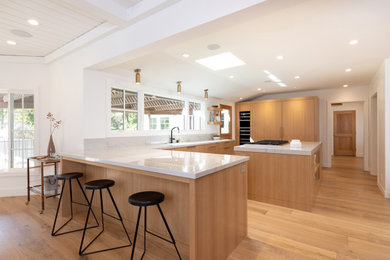 Transitional kitchen photo in Orange County