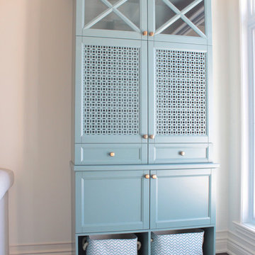 Traditional laquered kitchen