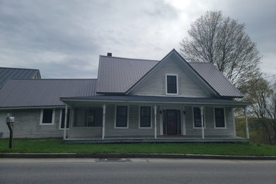 Farmhouse exterior home idea in Burlington