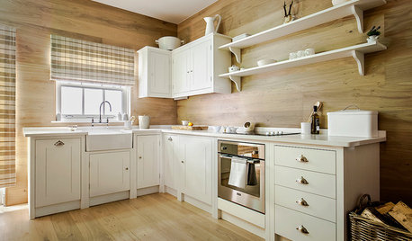 Ganz in Weiß, mit einem Blumenstrauß … 9 helle Landhausküchen
