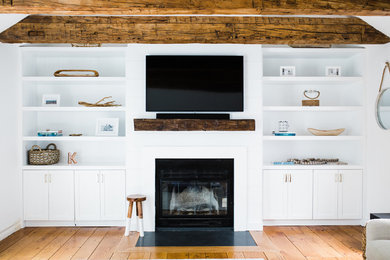Farmhouse home design photo in New York
