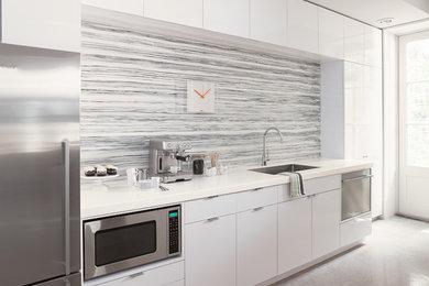 Kitchen - modern kitchen idea in Cincinnati